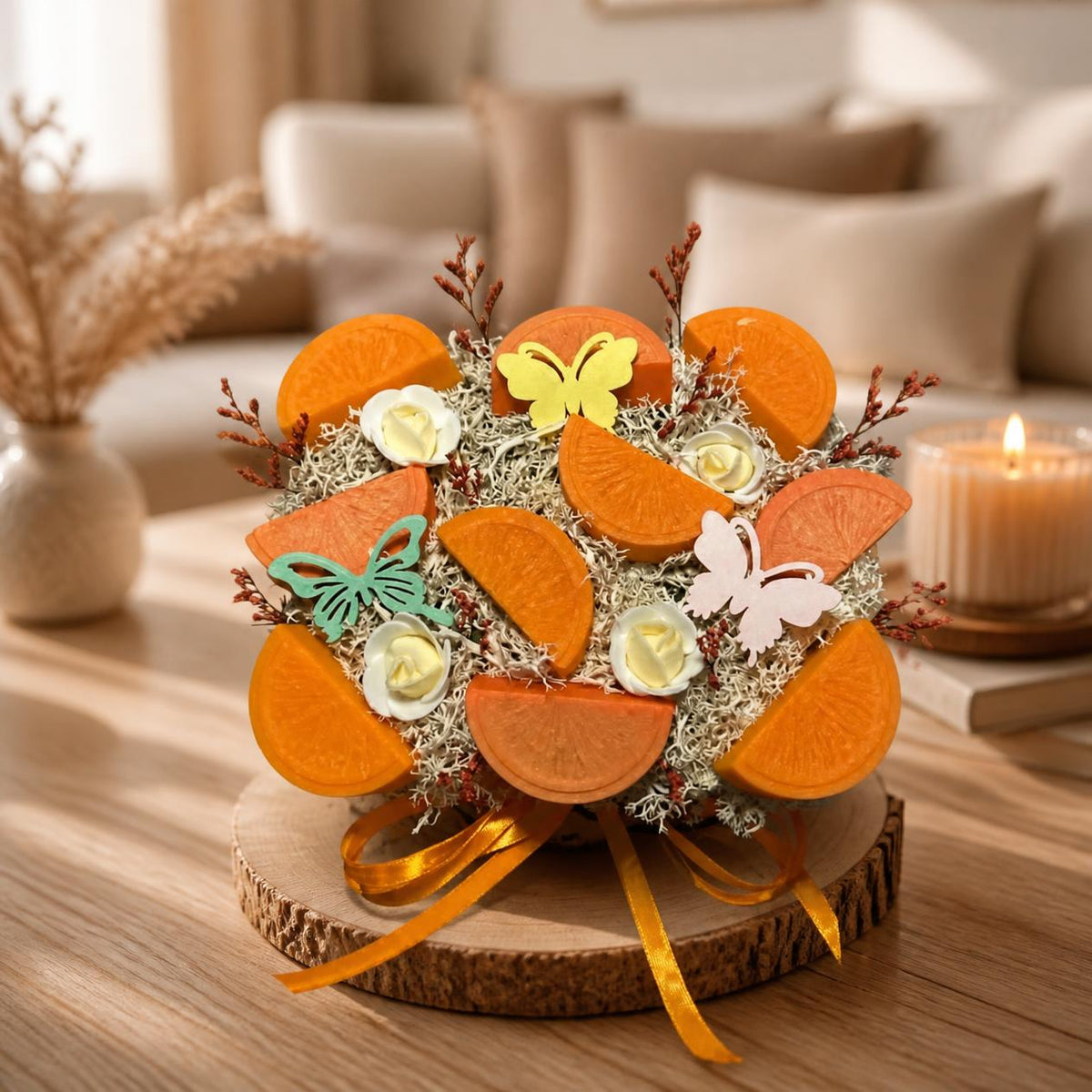 Bouquet Agrumes et Papillons de fondants dans un salon